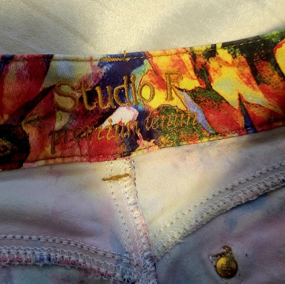 STUDIO F shorts - Picture 4 of 4